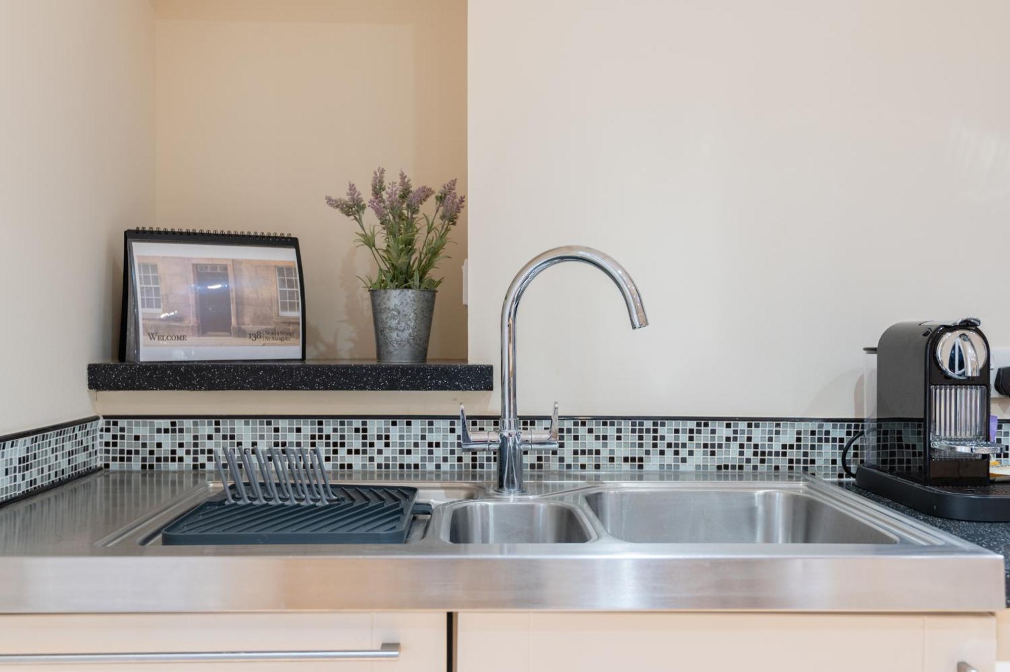 138 North Street - Luxury 2 Bed 2 Bath With Secret Garden, Summerhouse, Putting Green St Andrews Exterior foto